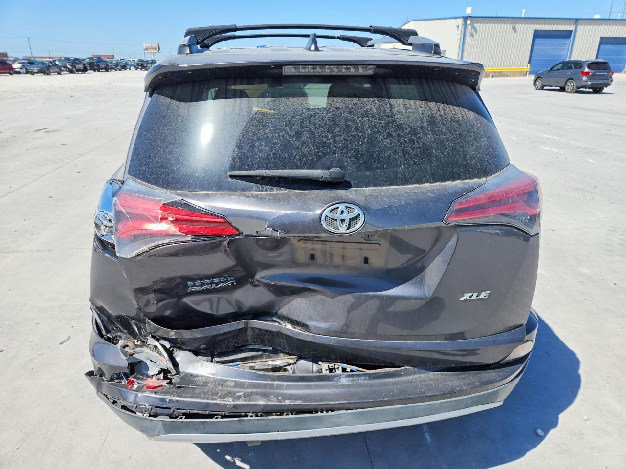2018 TOYOTA RAV4 XLE photo 11