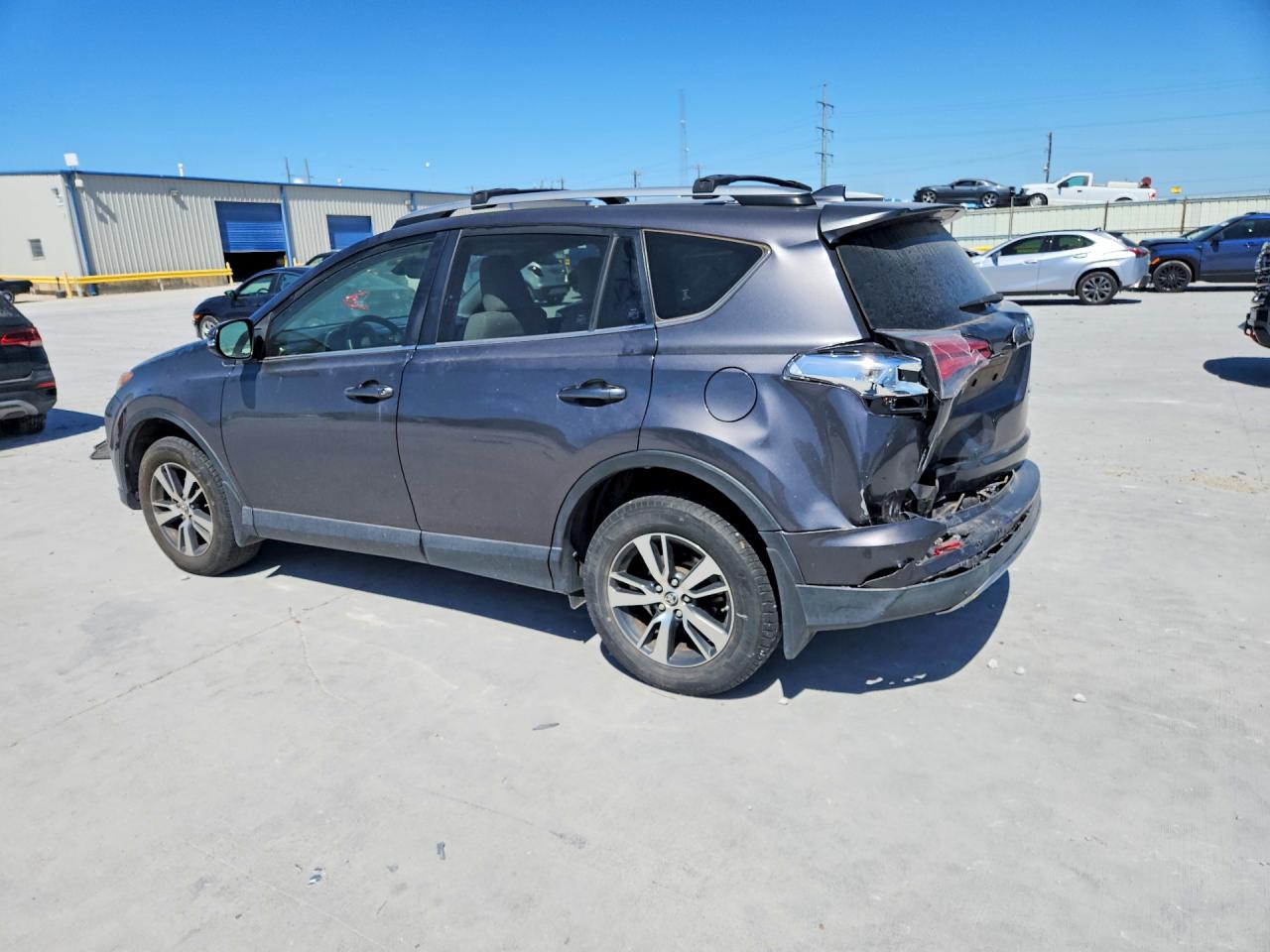 2018 TOYOTA RAV4 XLE photo 3