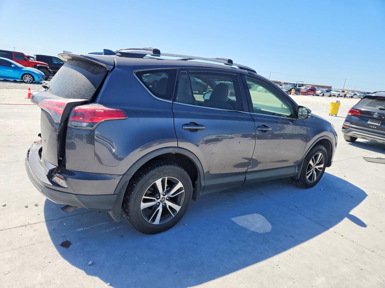 2018 TOYOTA RAV4 XLE photo 5