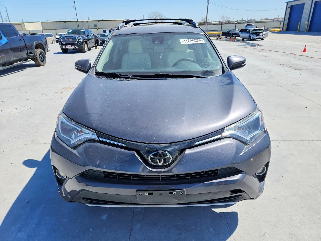 2018 TOYOTA RAV4 XLE photo 9