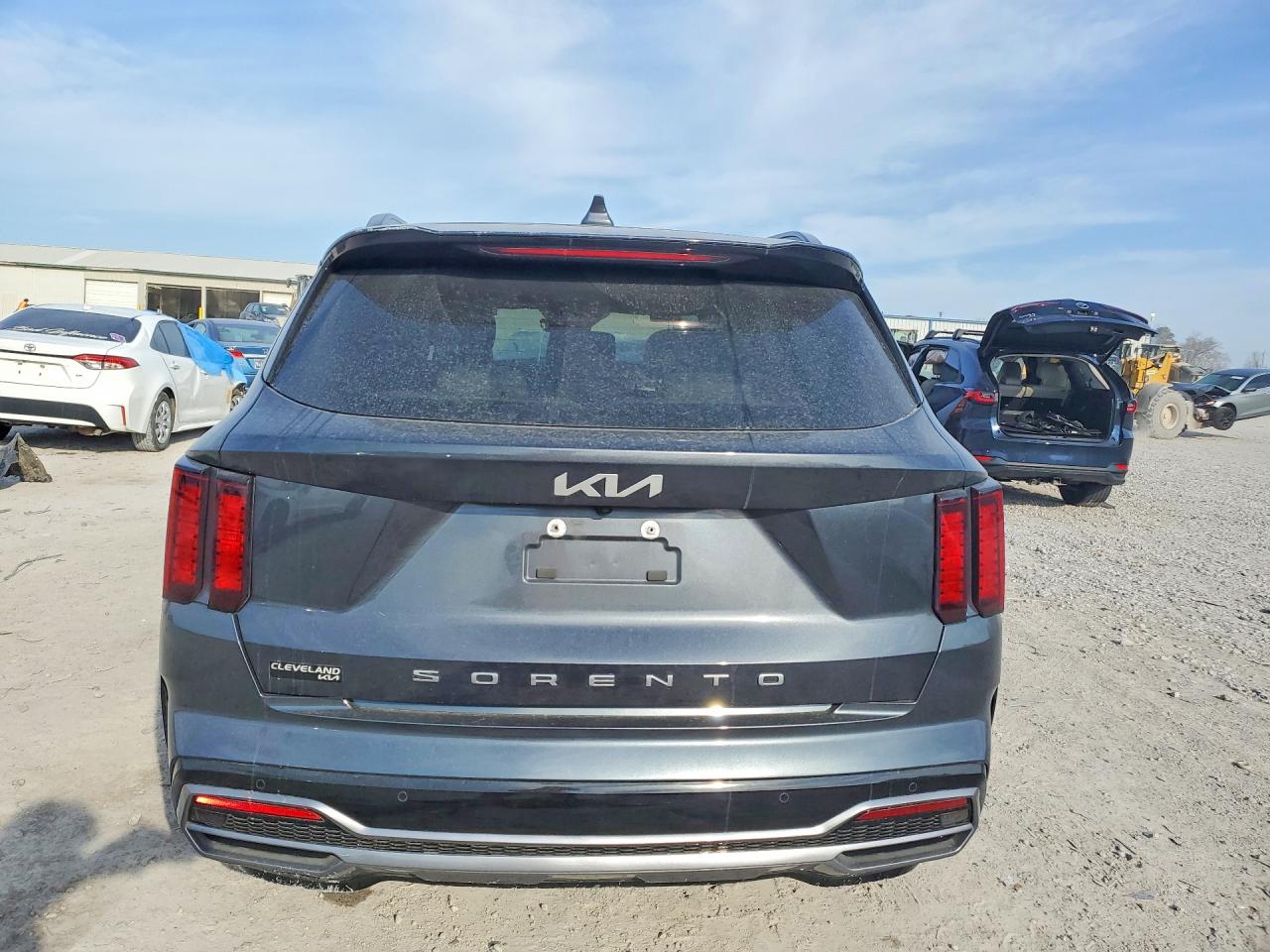 2022 KIA SORENTO S photo 11