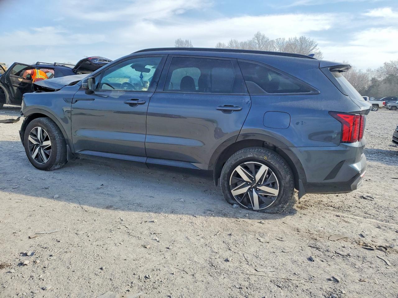 2022 KIA SORENTO S photo 3