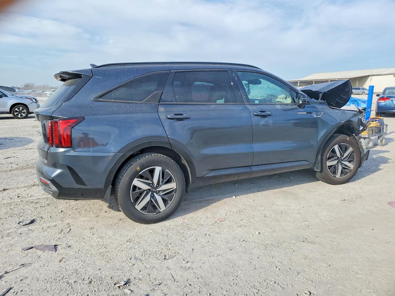 2022 KIA SORENTO S photo 5