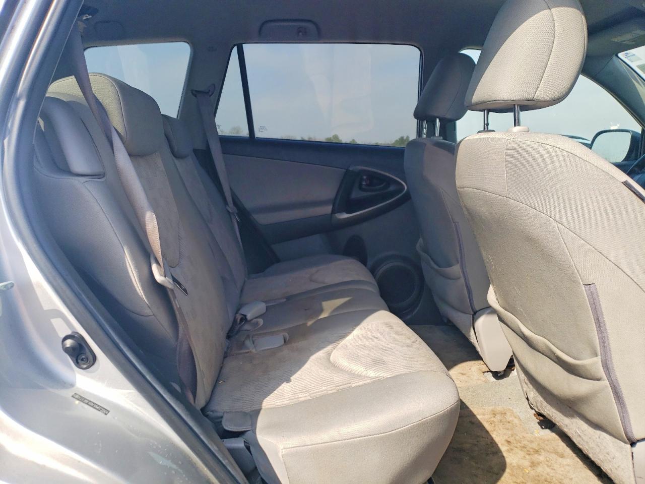 2010 TOYOTA RAV4 BASE photo 11