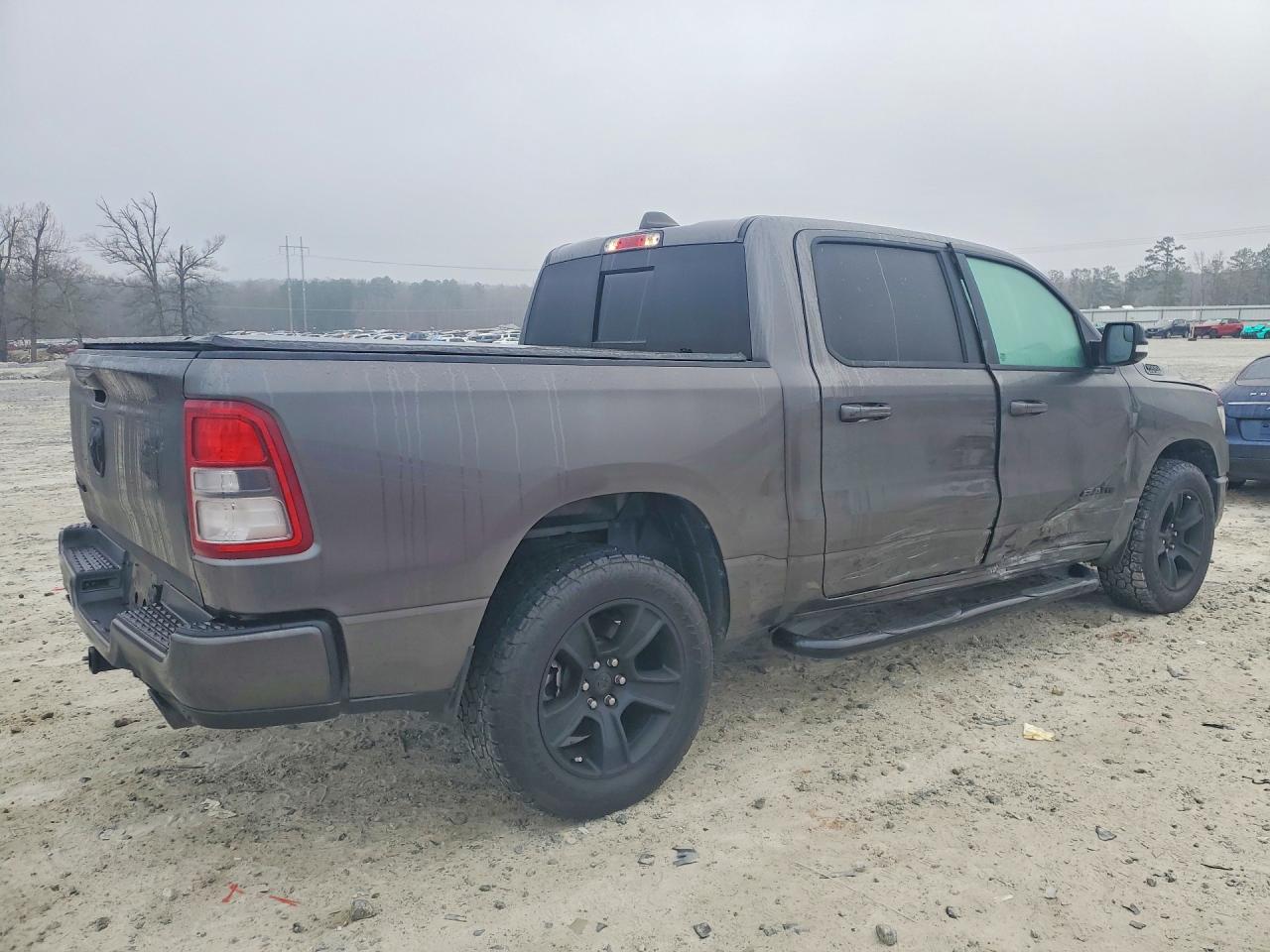 2021 RAM 1500 BIG HORN photo 3