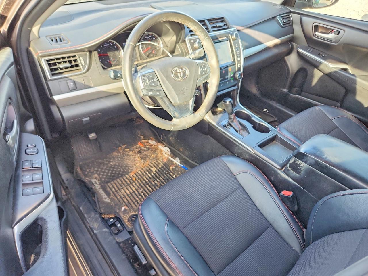 2017 TOYOTA CAMRY SE photo 8