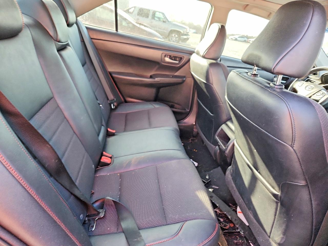 2017 TOYOTA CAMRY SE photo 10