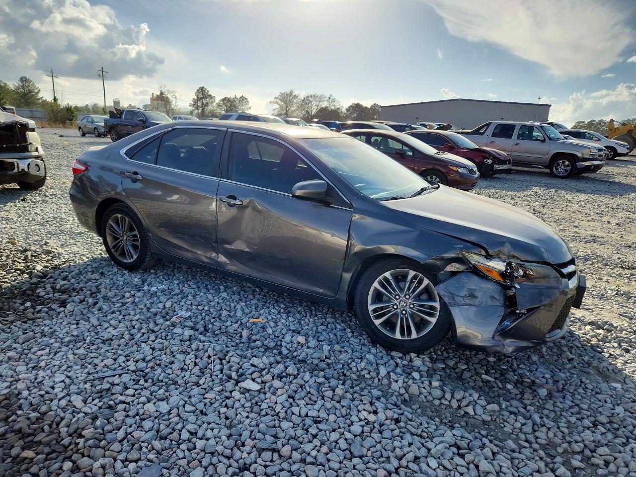 2017 TOYOTA CAMRY SE photo 4