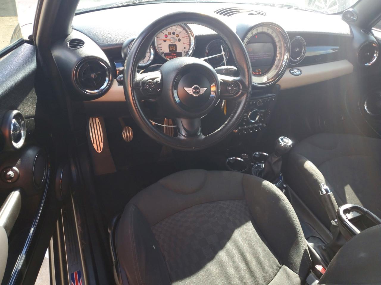 2012 MINI COOPER S photo 15