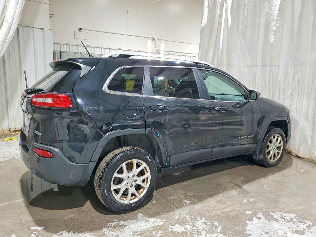 2017 JEEP CHEROKEE LATITUDE photo 5