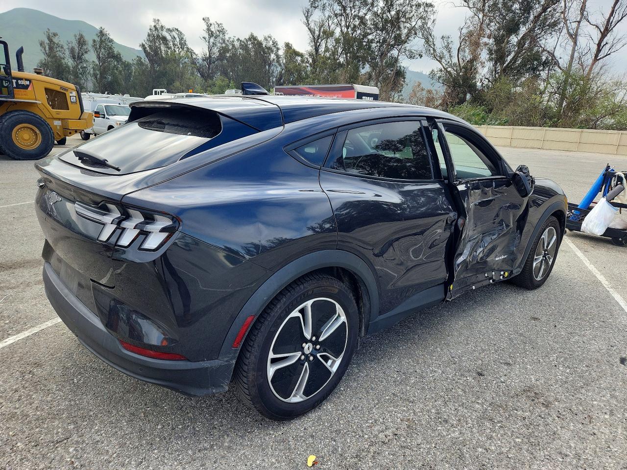 2021 FORD MUSTANG MACH-E SELECT photo 5
