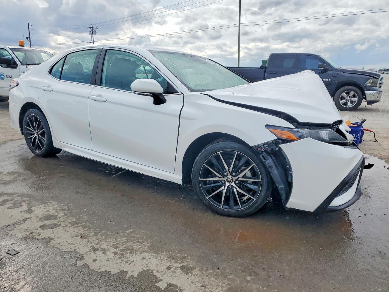2021 TOYOTA CAMRY SE photo 4