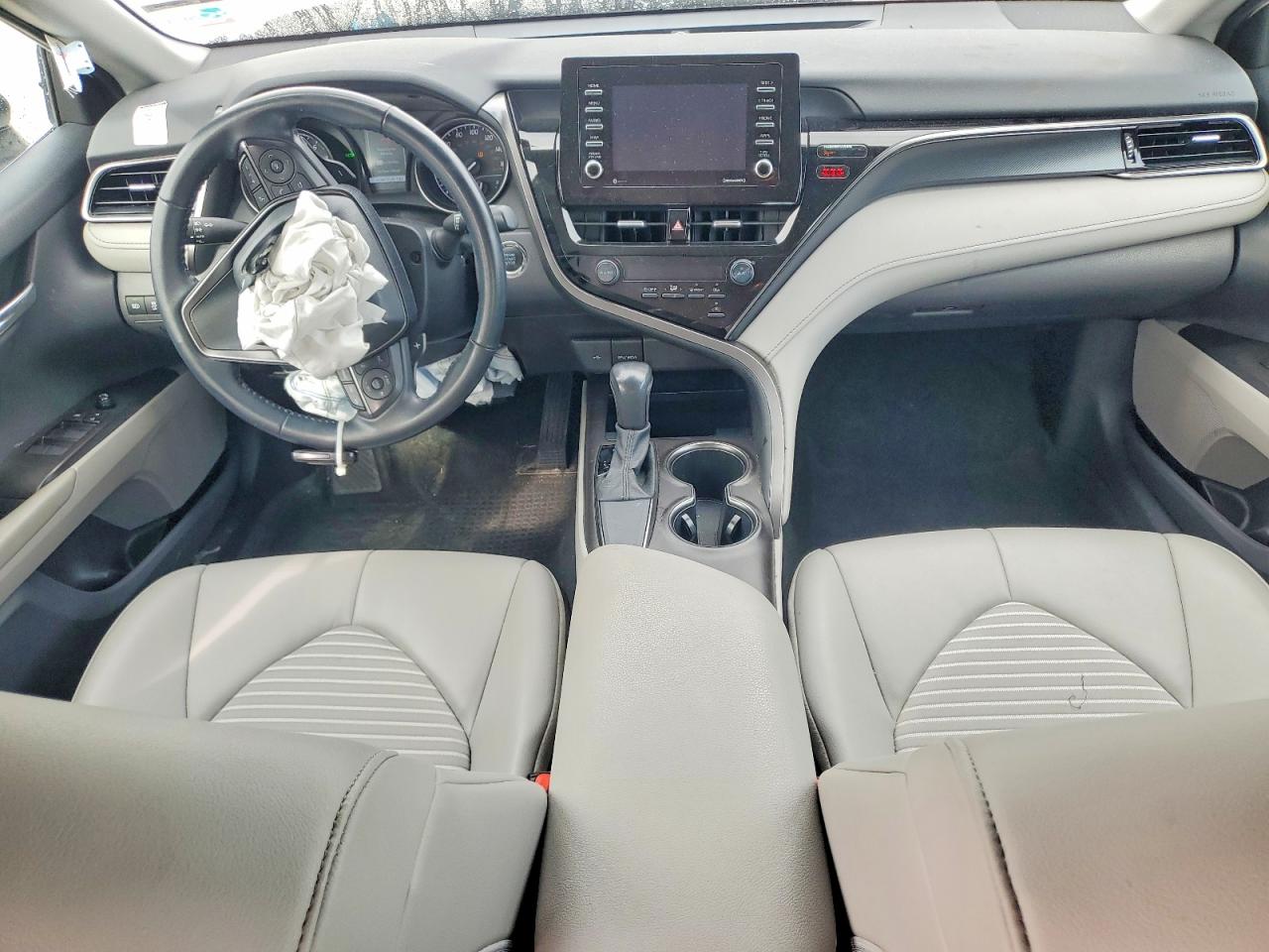 2021 TOYOTA CAMRY SE photo 8