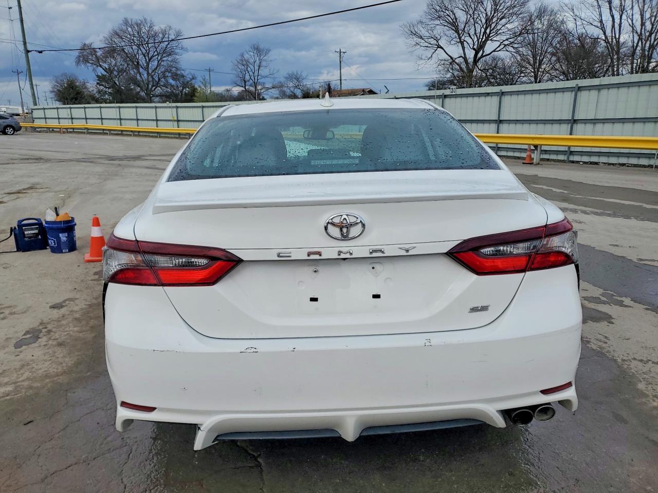 2021 TOYOTA CAMRY SE photo 6