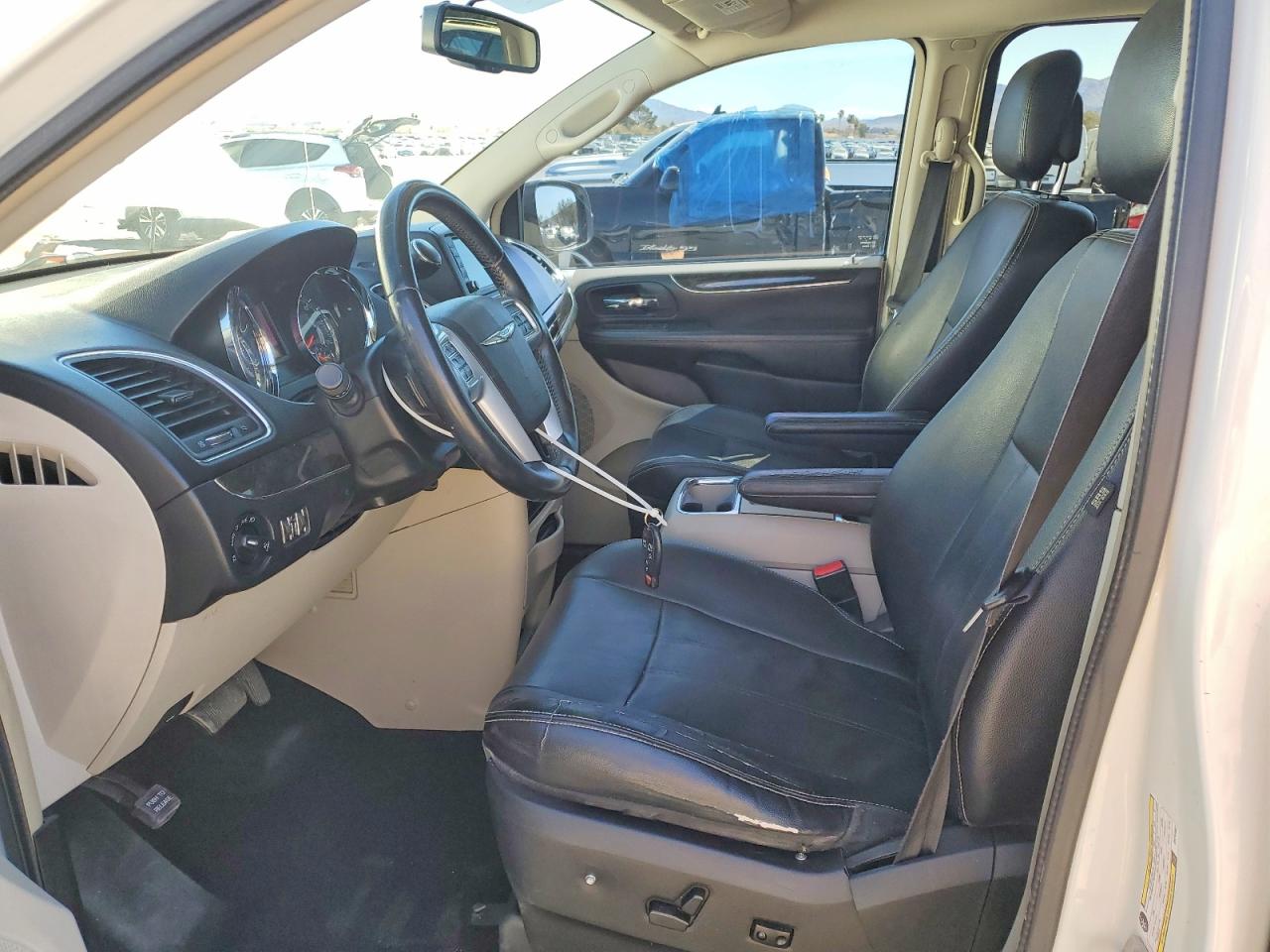 2013 CHRYSLER TOWN & COUNTRY TOURING photo 7