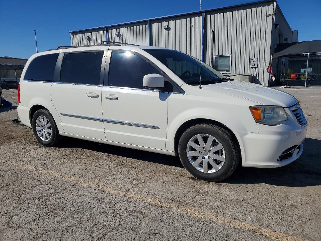 2013 CHRYSLER TOWN & COUNTRY TOURING photo 4