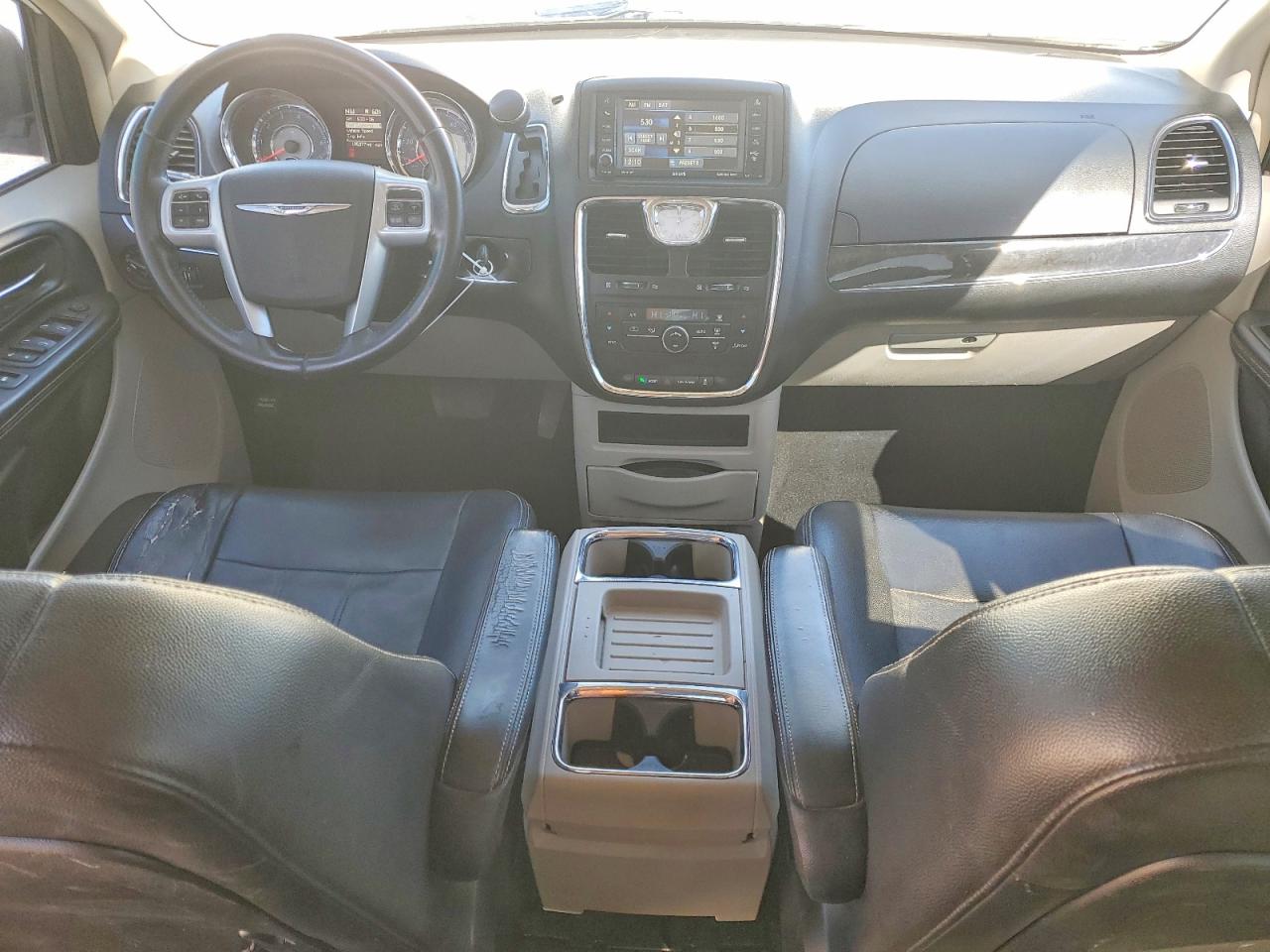 2013 CHRYSLER TOWN & COUNTRY TOURING photo 8