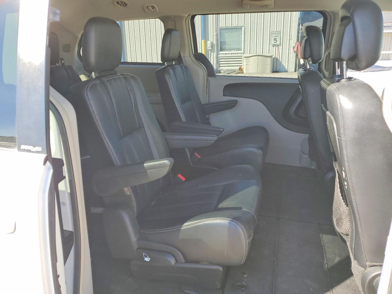 2013 CHRYSLER TOWN & COUNTRY TOURING photo 11