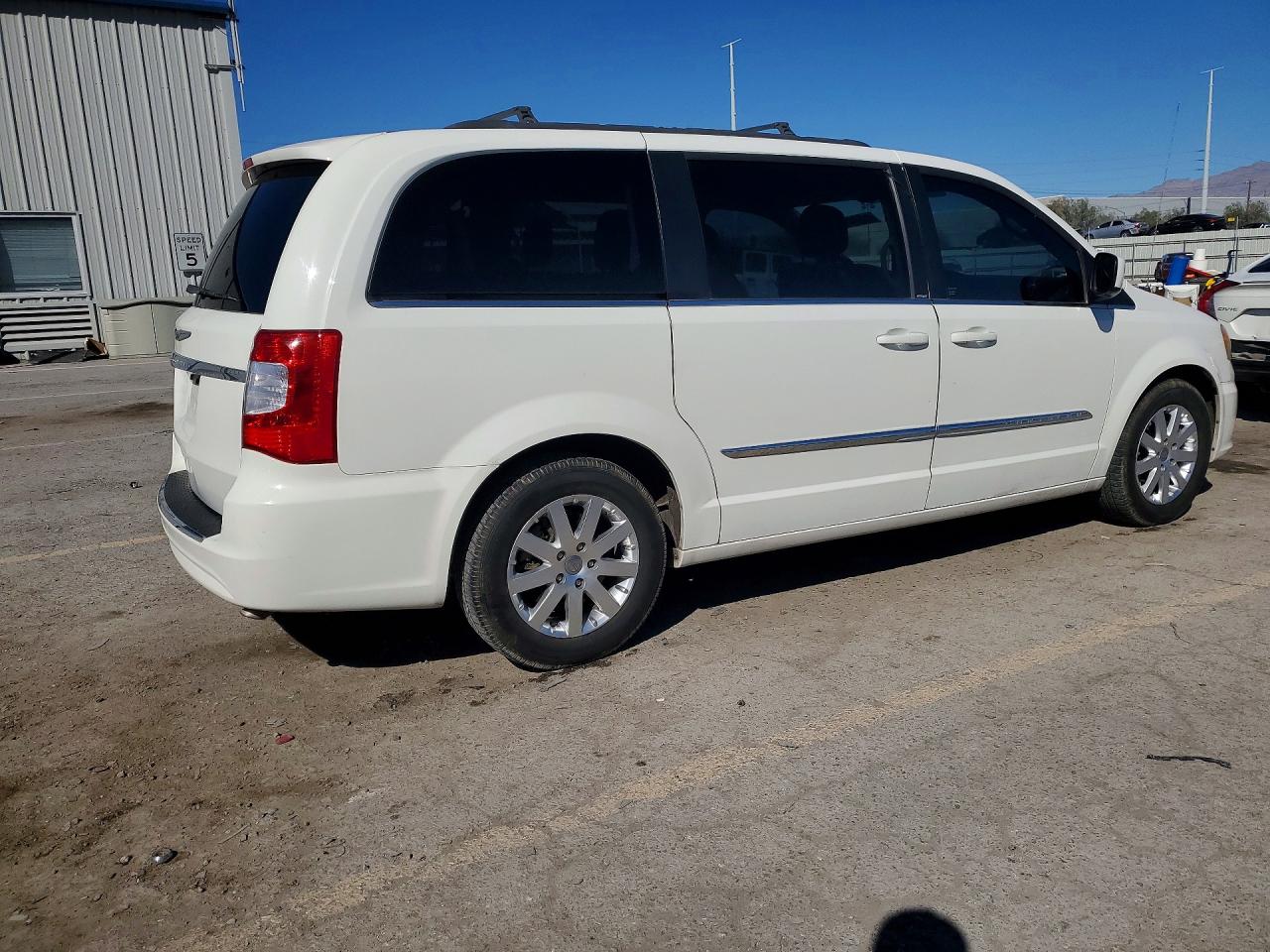 2013 CHRYSLER TOWN & COUNTRY TOURING photo 3
