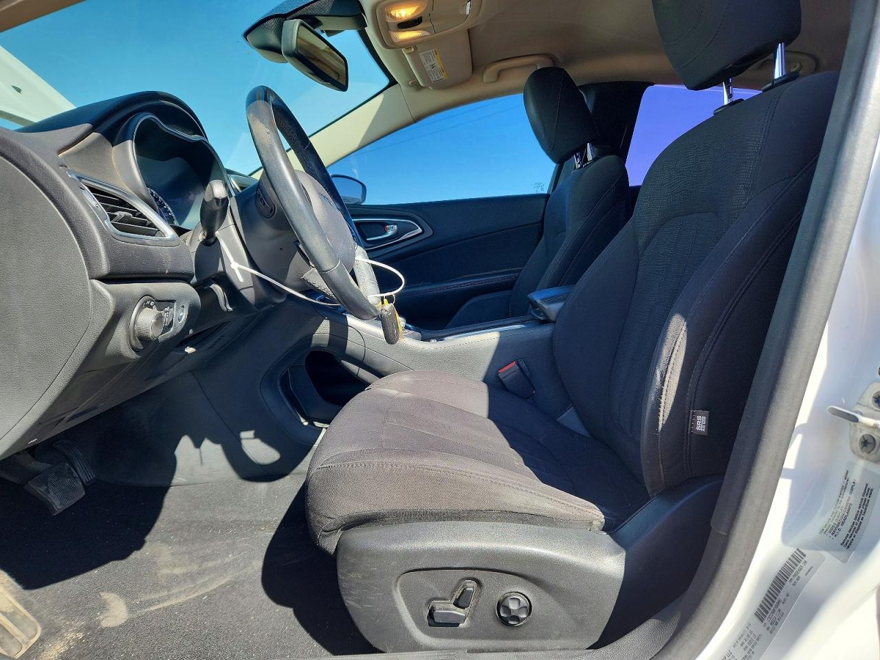 2015 CHRYSLER 200 LIMITED photo 7