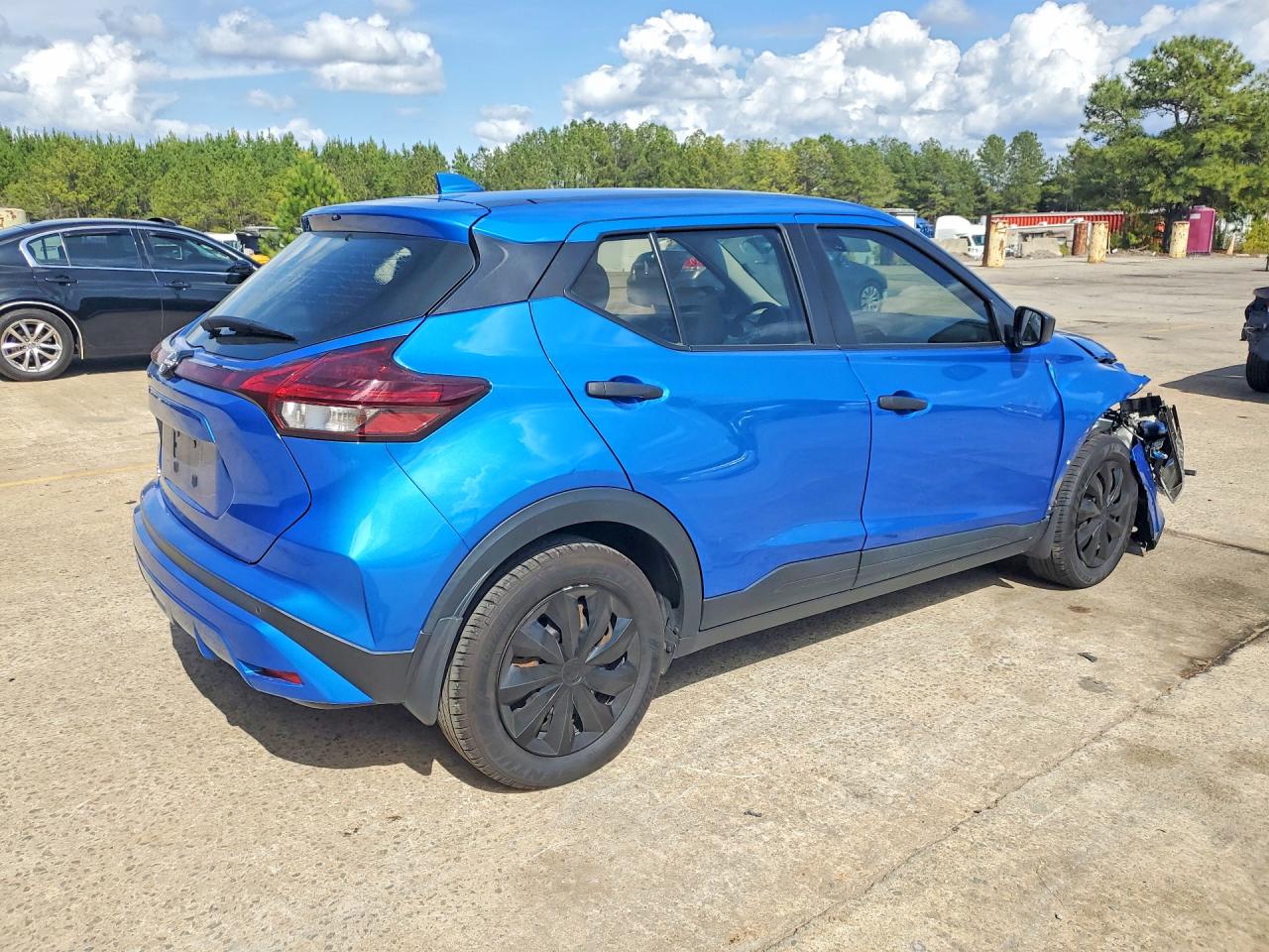 2023 NISSAN KICKS S photo 3