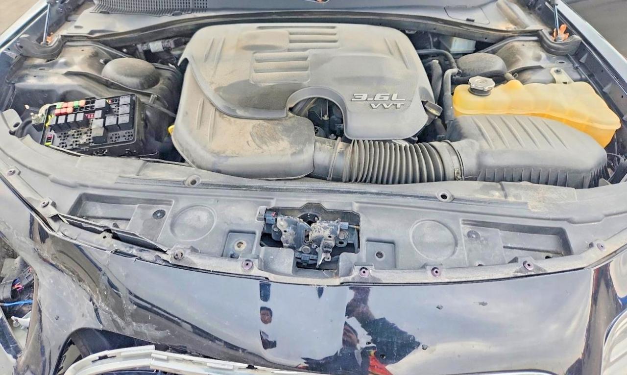 2018 CHRYSLER 300 TOURING photo 11