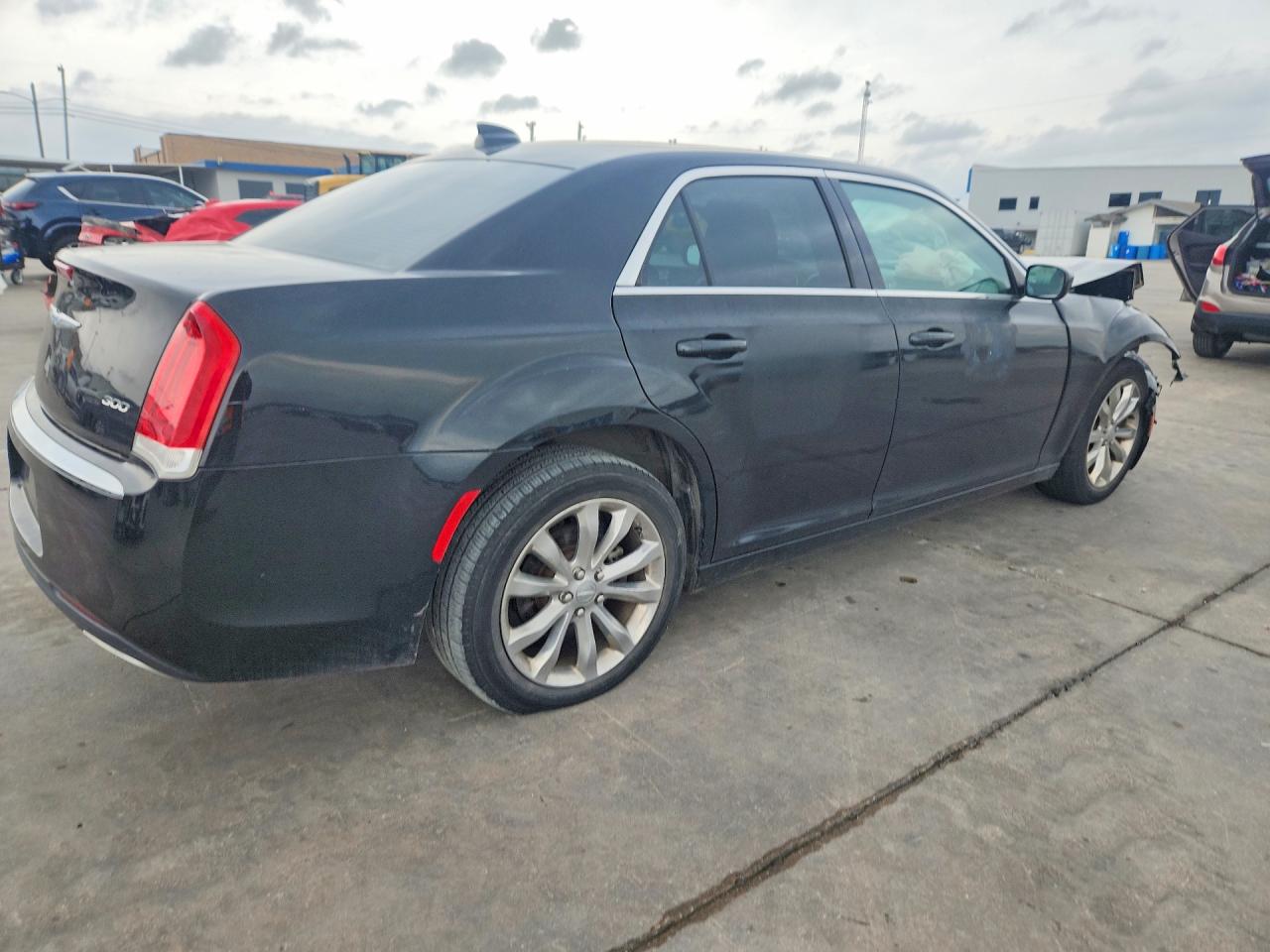 2018 CHRYSLER 300 TOURING photo 3