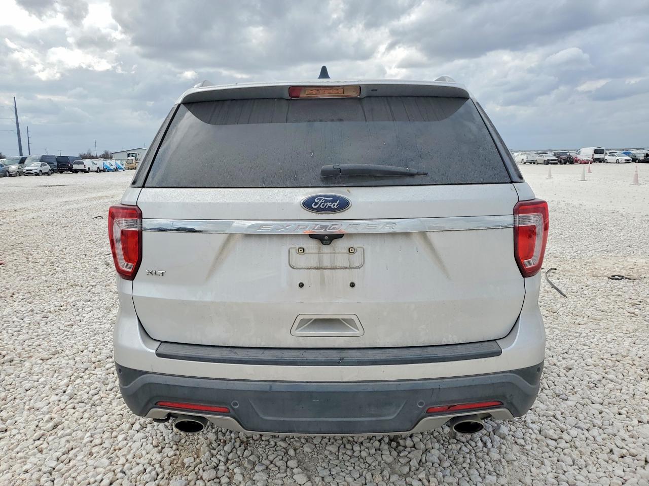 2018 FORD EXPLORER XLT photo 6