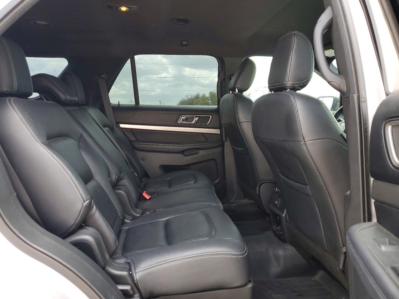2018 FORD EXPLORER XLT photo 11