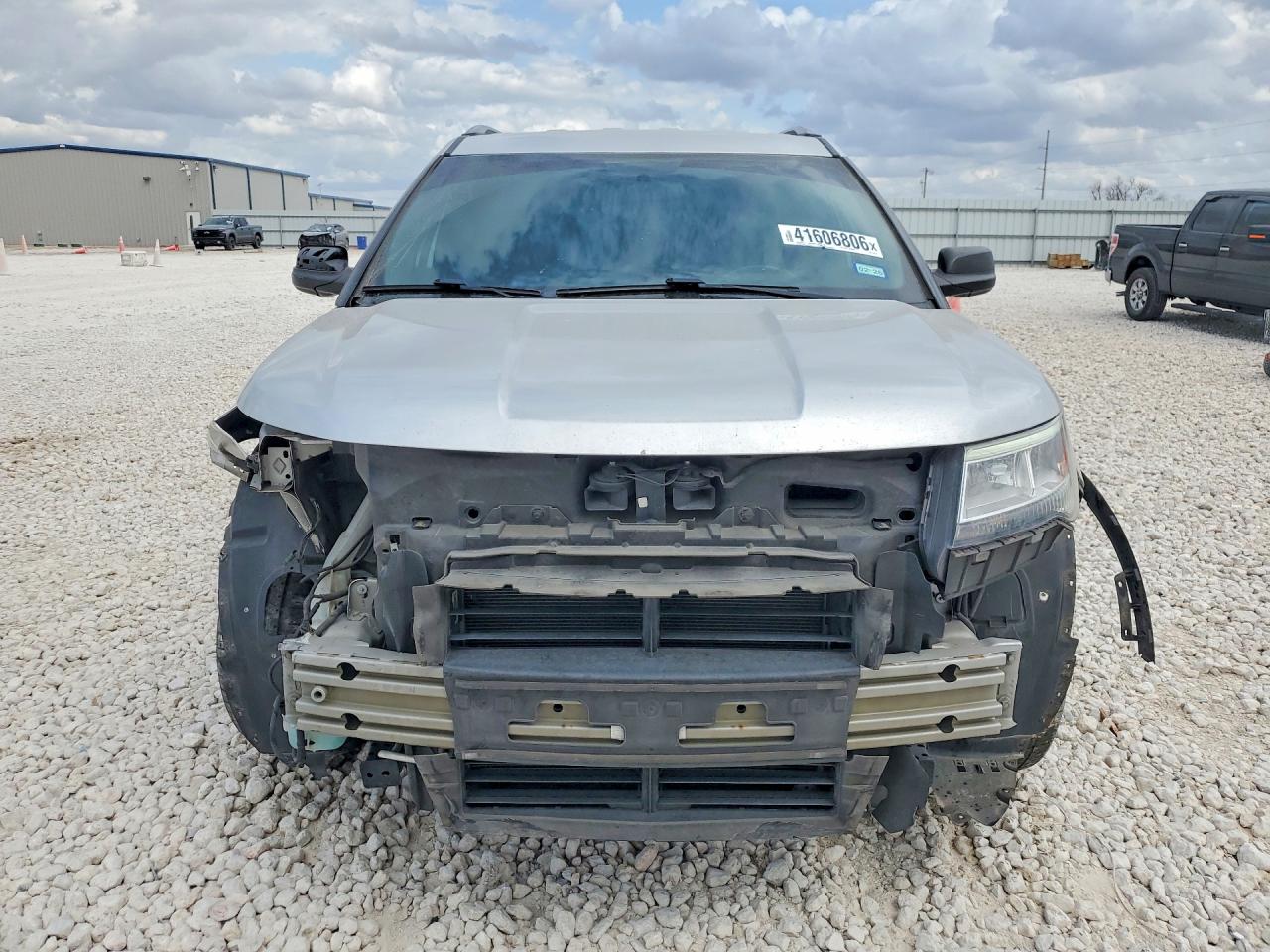 2018 FORD EXPLORER XLT photo 5