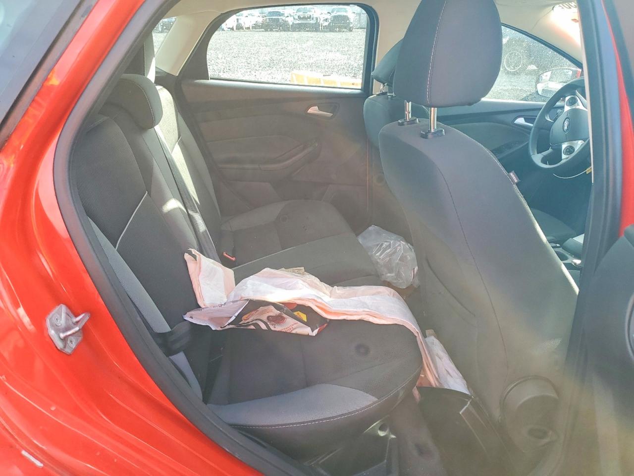 2014 FORD FOCUS SE photo 10