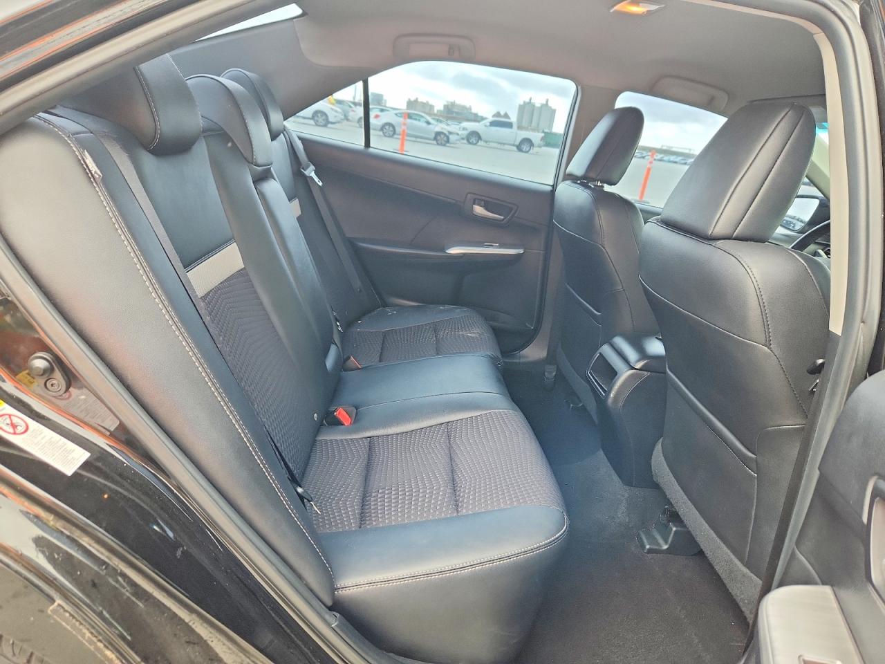 2014 TOYOTA CAMRY SE photo 10