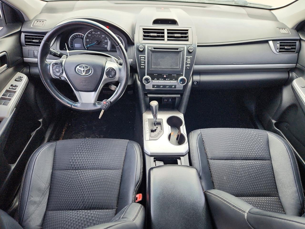 2014 TOYOTA CAMRY SE photo 8