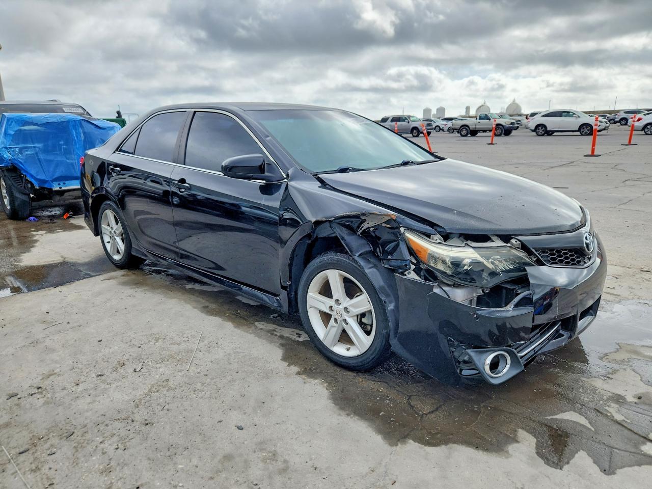 2014 TOYOTA CAMRY SE photo 4