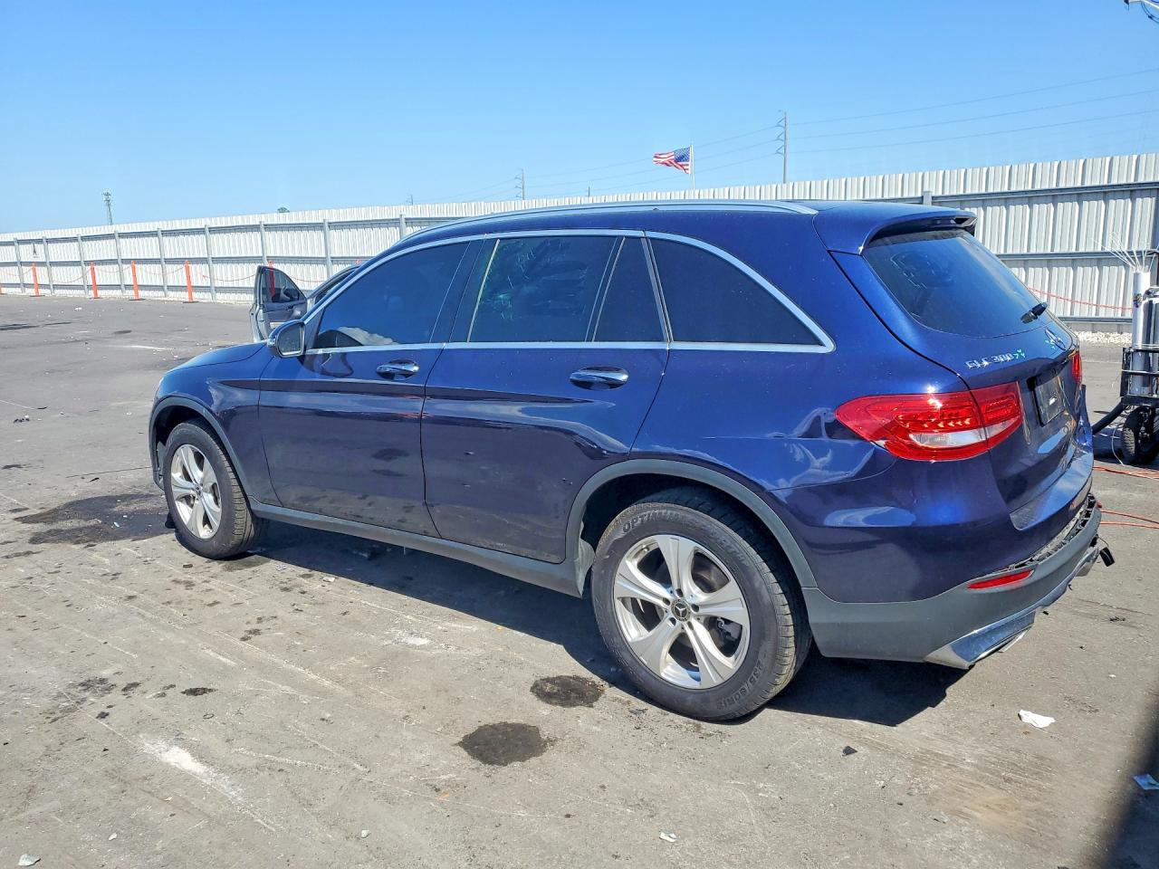 2018 MERCEDES-BENZ GLC 300 4MATIC photo 3
