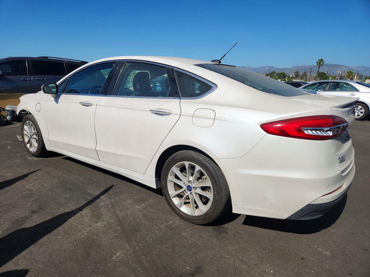 2019 FORD FUSION TITANIUM photo 2