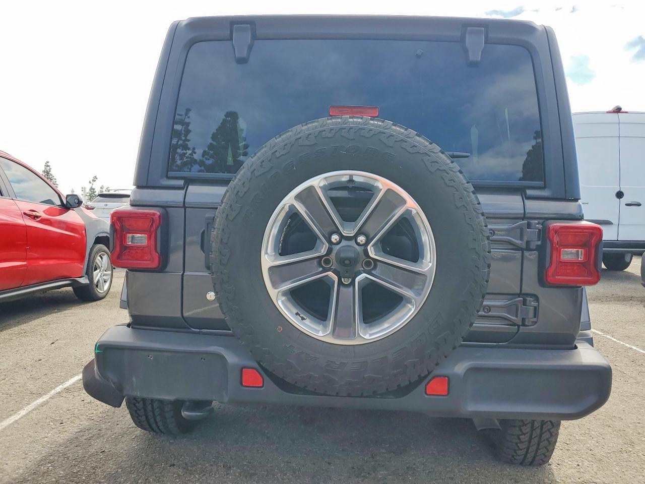 2018 JEEP WRANGLER UNLIMITED SAHARA photo 11