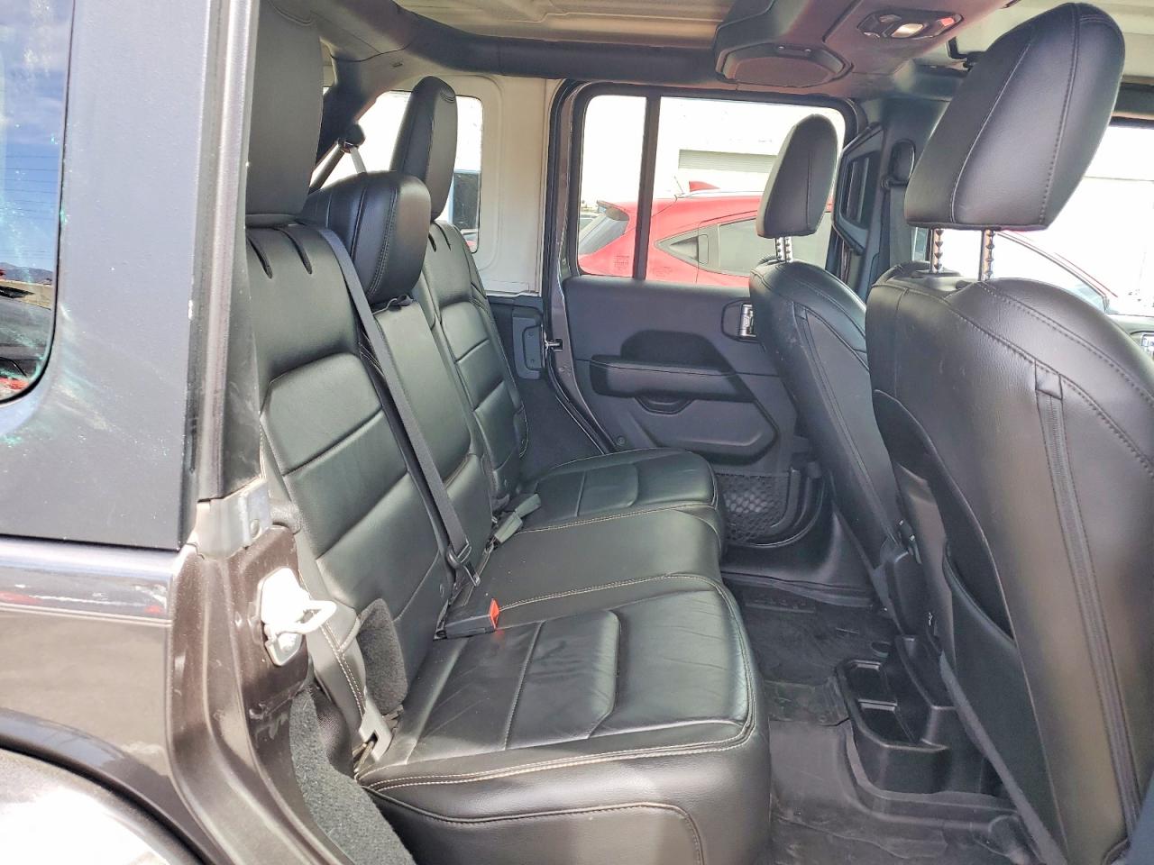 2018 JEEP WRANGLER UNLIMITED SAHARA photo 21
