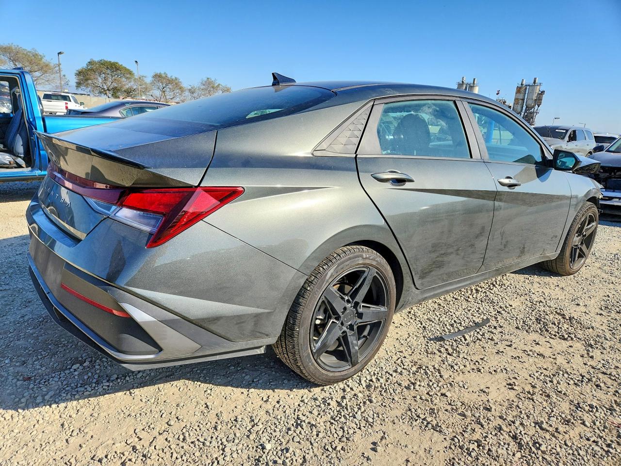 2025 HYUNDAI ELANTRA SEL SPORT photo 3