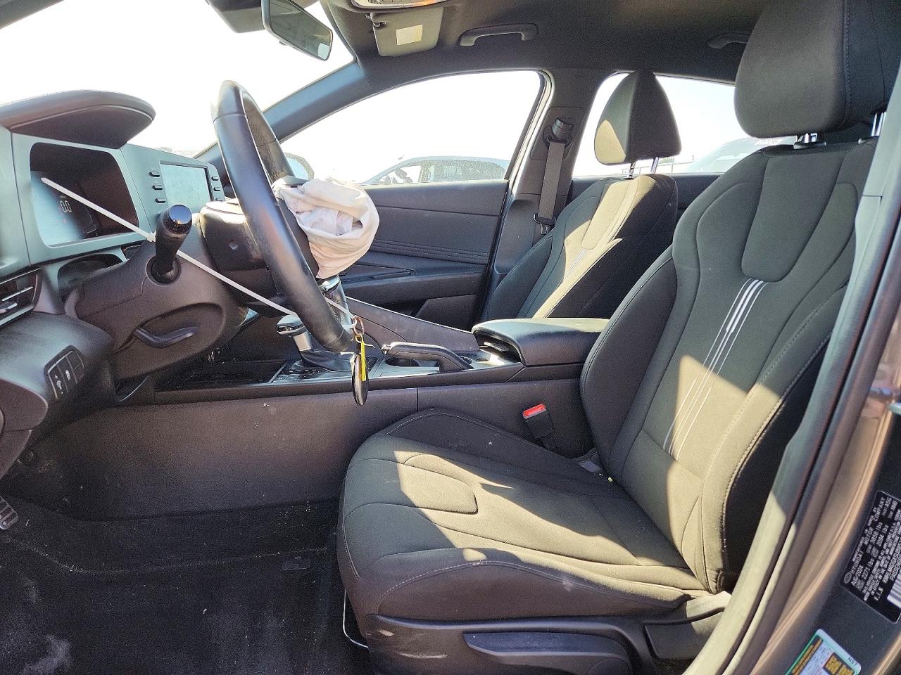 2025 HYUNDAI ELANTRA SEL SPORT photo 7