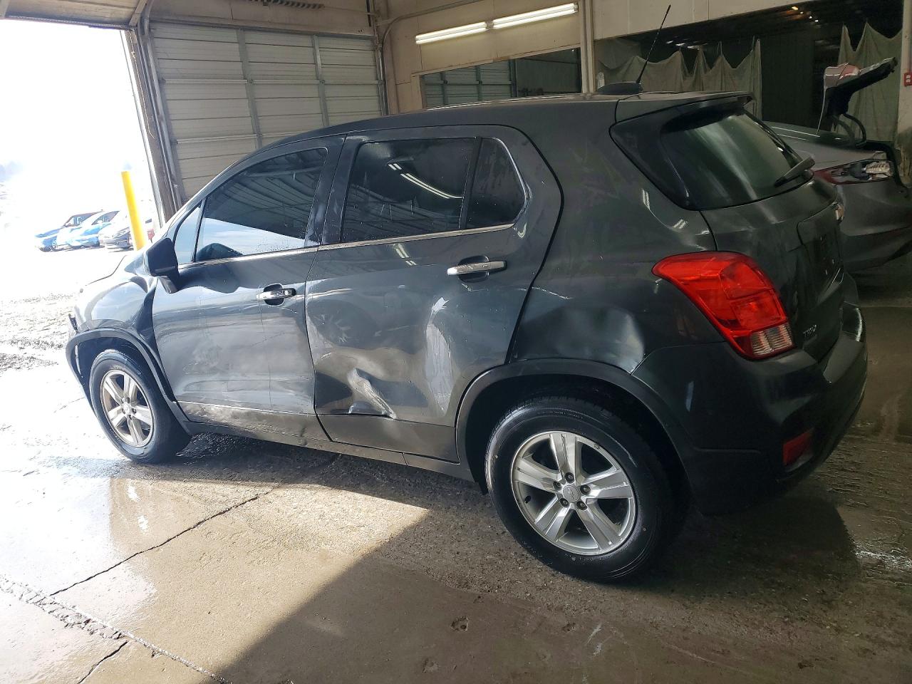 2019 CHEVROLET TRAX LS photo 4