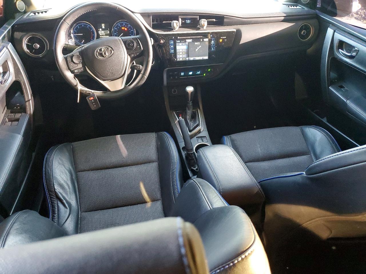 2017 TOYOTA COROLLA SE photo 8