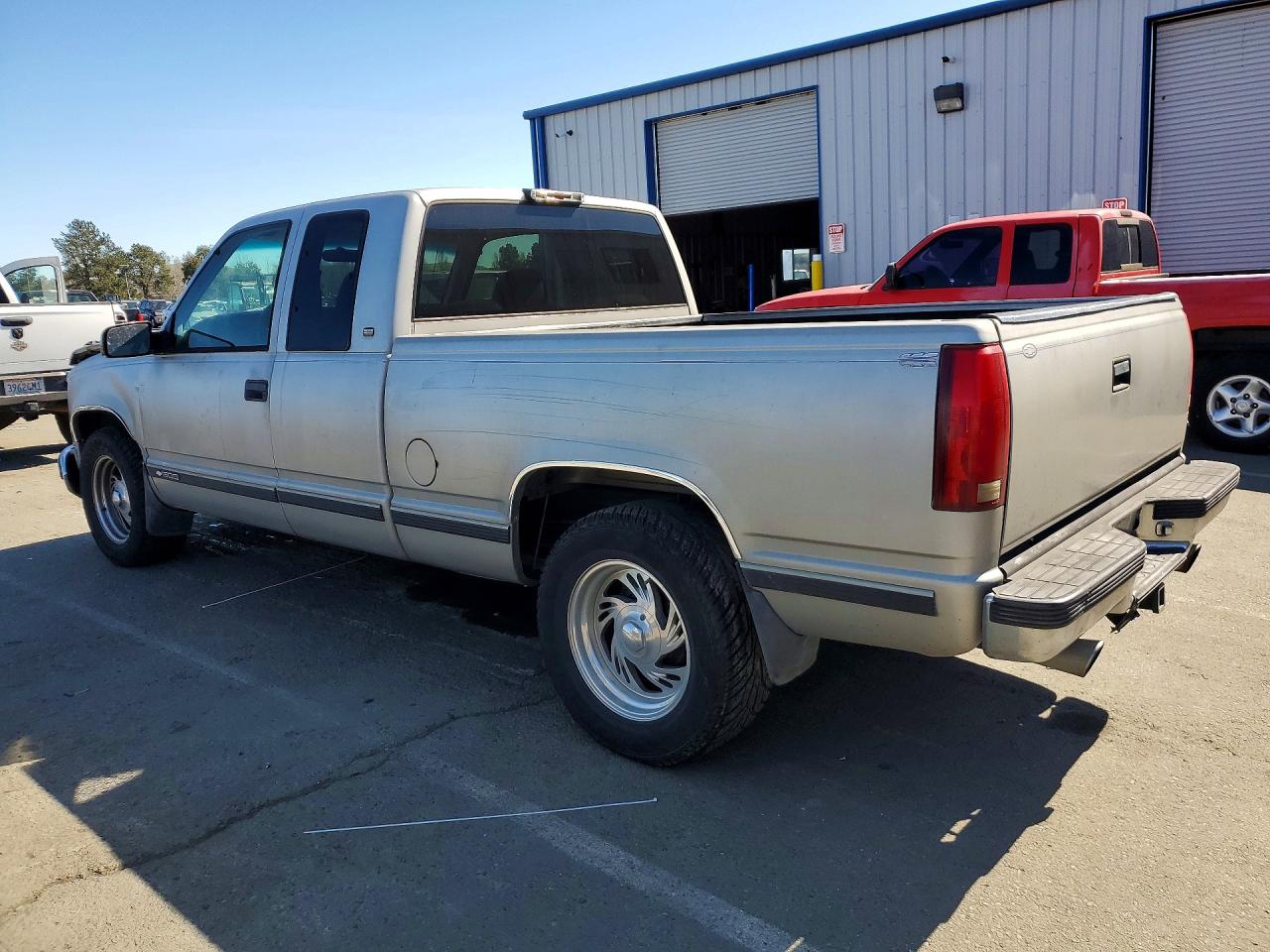 1998 CHEVROLET GMT-400 C1500 photo 2