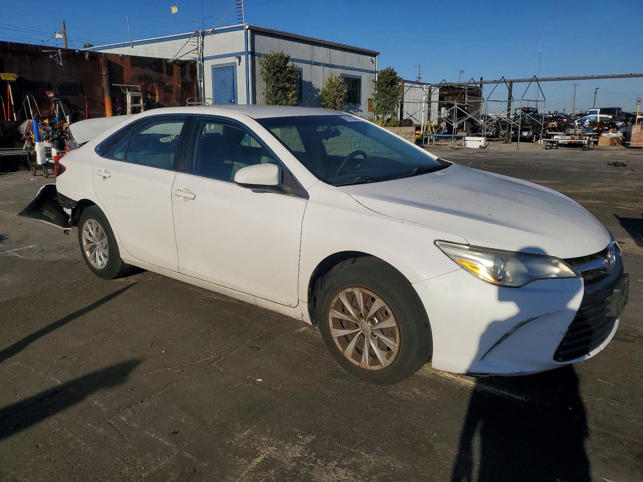 2017 TOYOTA CAMRY LE photo 4