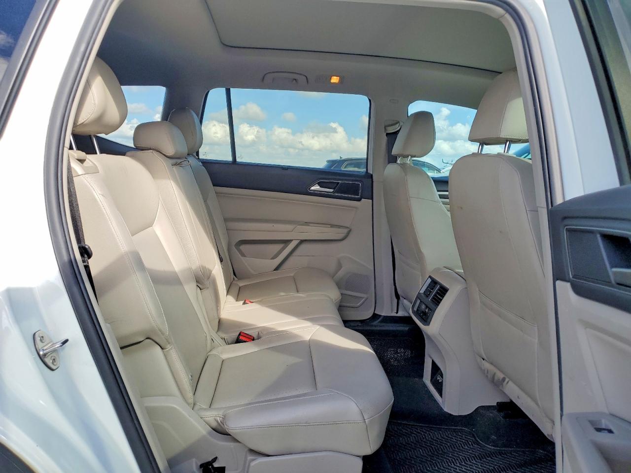 2018 VOLKSWAGEN ATLAS SEL photo 11