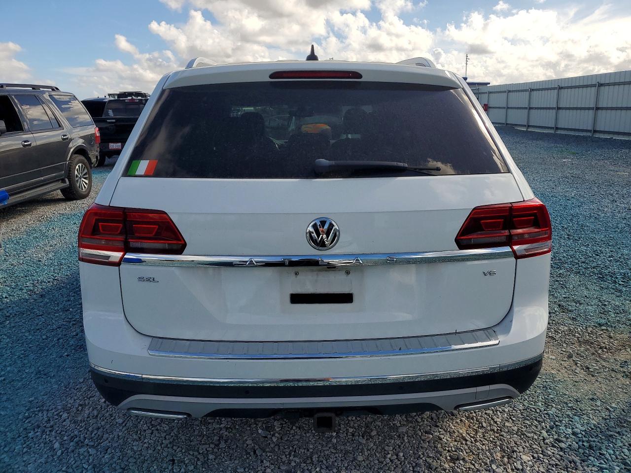 2018 VOLKSWAGEN ATLAS SEL photo 6