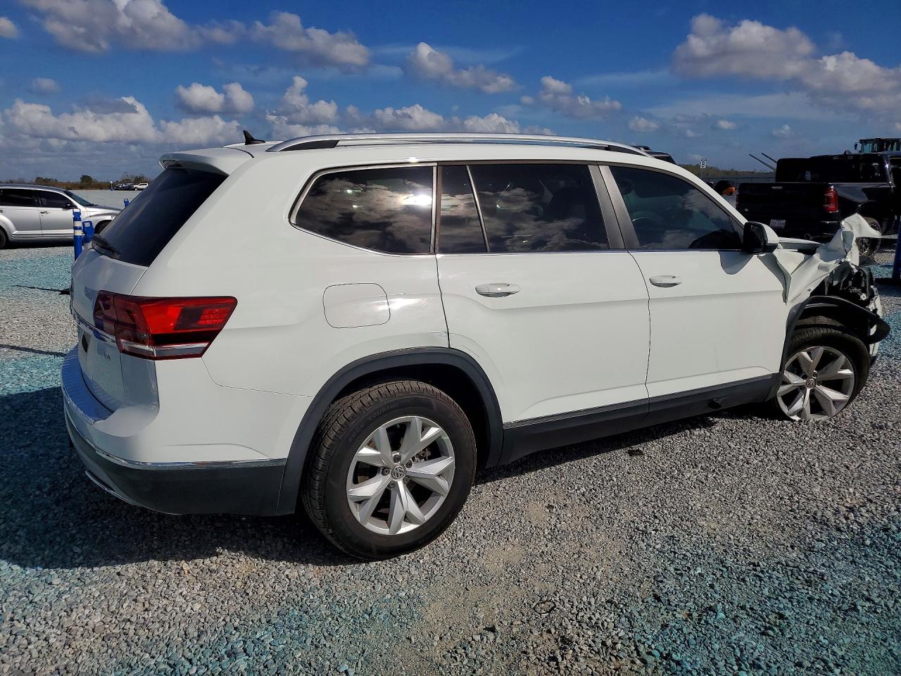 2018 VOLKSWAGEN ATLAS SEL photo 3