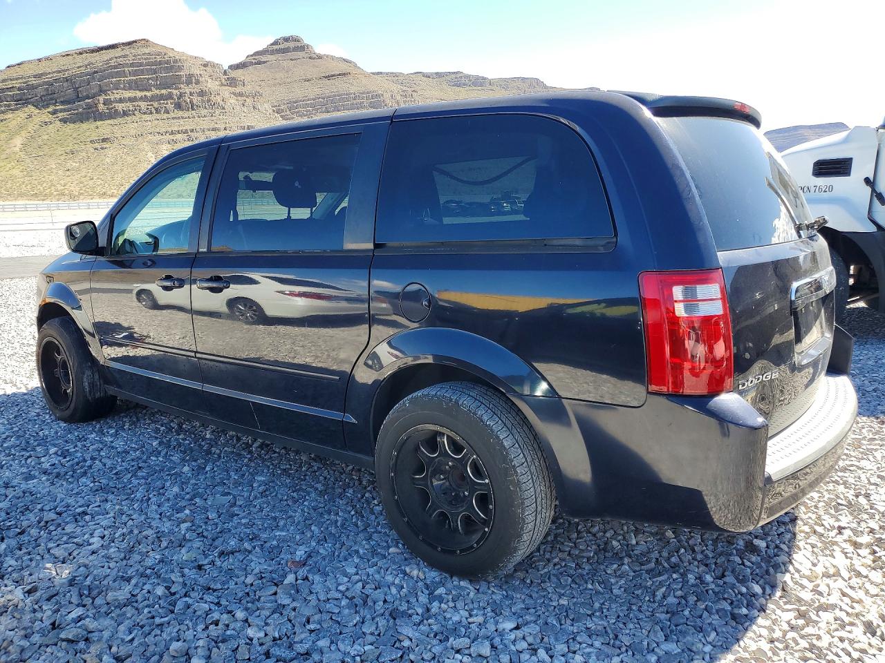 2010 DODGE GRAND CARAVAN SE photo 3