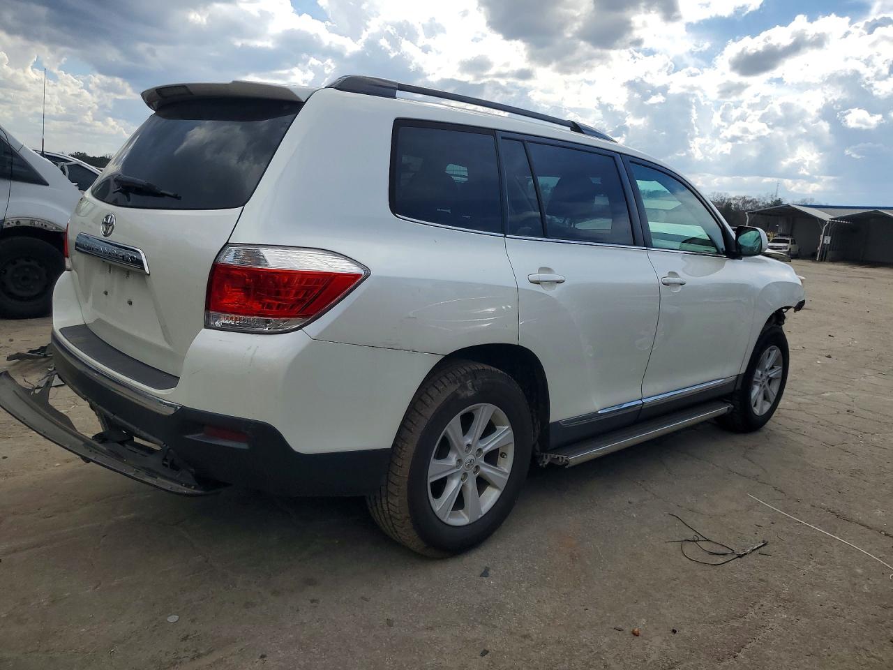 2012 TOYOTA HIGHLANDER BASE photo 3