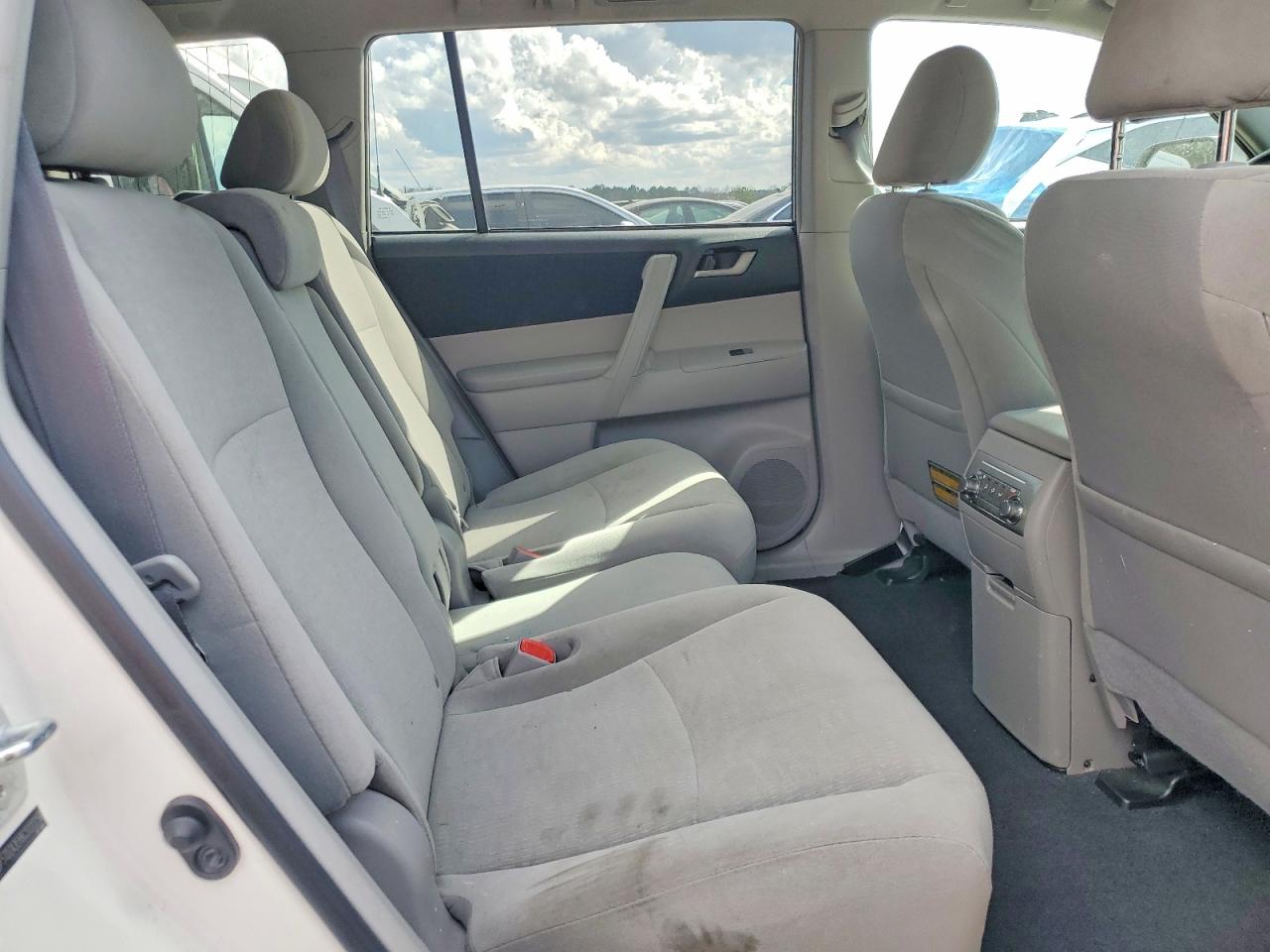 2012 TOYOTA HIGHLANDER BASE photo 10